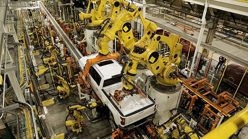 通用汽车美国工厂，机器人已渗透到各个工序，名副其实的制造强国