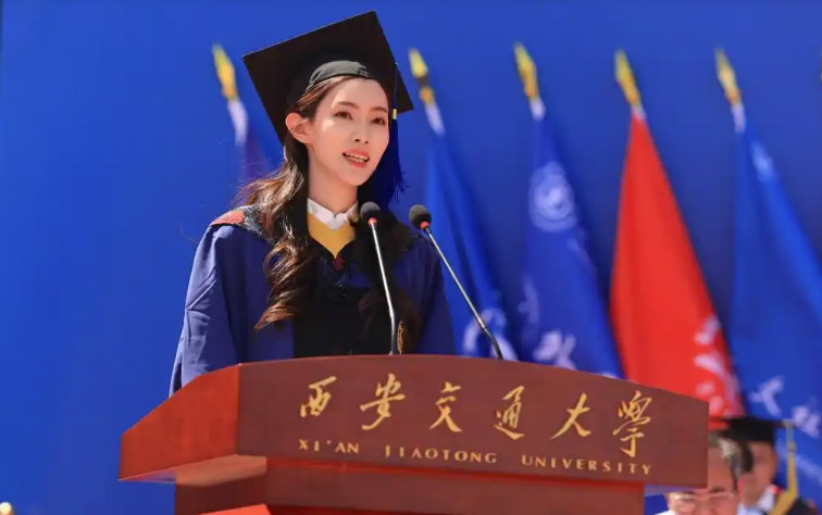 明明可以靠脸吃饭，但她却选择了走技术路线，美人就不能搞核物理吗？