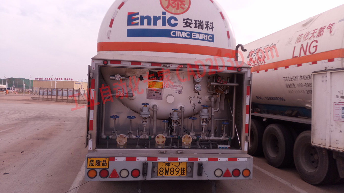 LNG槽车尾部管系实物图片大全，LNG运输车实物图，LNG罐车尾部管道实物图