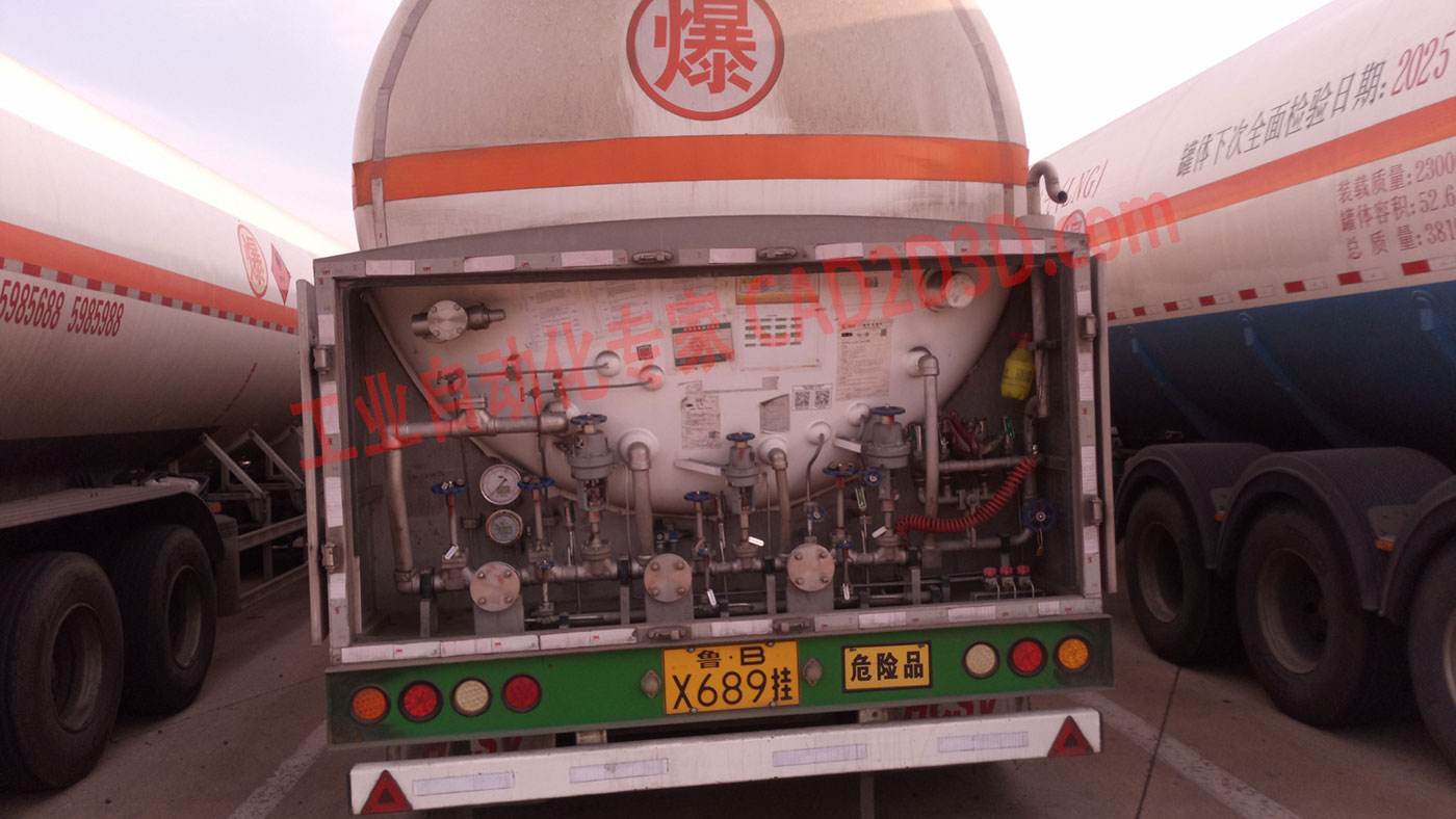 LNG槽车尾部管系实物图片大全，LNG运输车实物图，LNG罐车尾部管道实物图