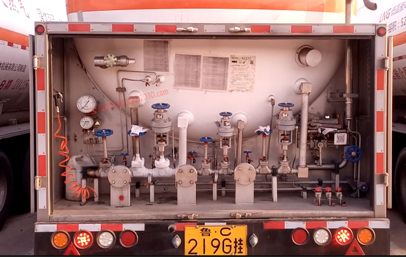 LNG槽车尾部管系实物图片大全，LNG运输车实物图，LNG罐车尾部管道实物图