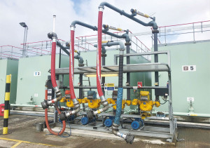 一橇多鹤管实物图，乙醇汽油装车鹤管