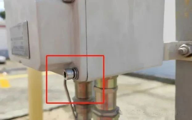 被淘汰的开口弹簧垫圈，电气工程师如获至宝，防爆接线箱使用弹簧垫圈合理吗？