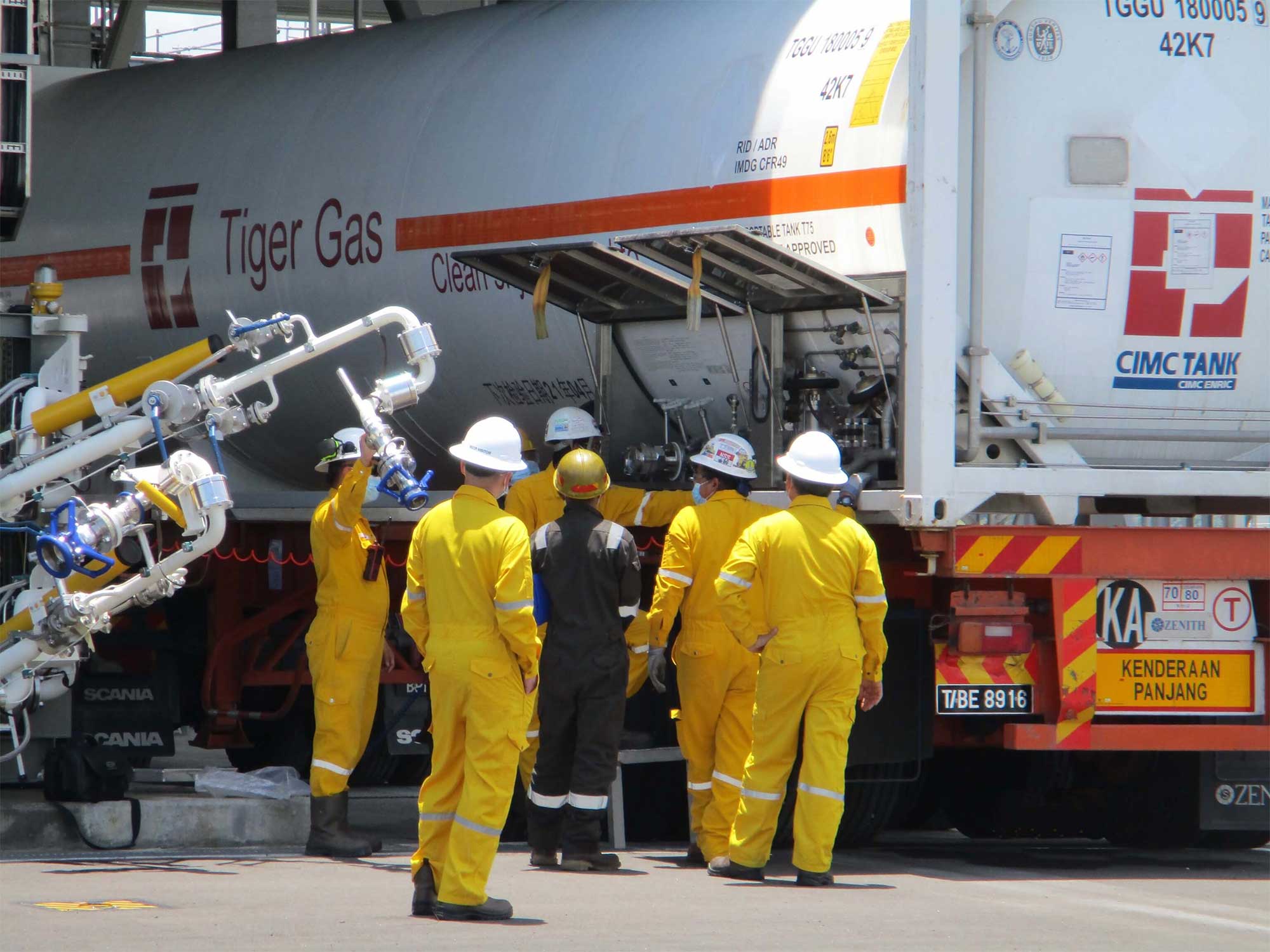 LNG 罐箱装卸方法（LNG装卸臂）